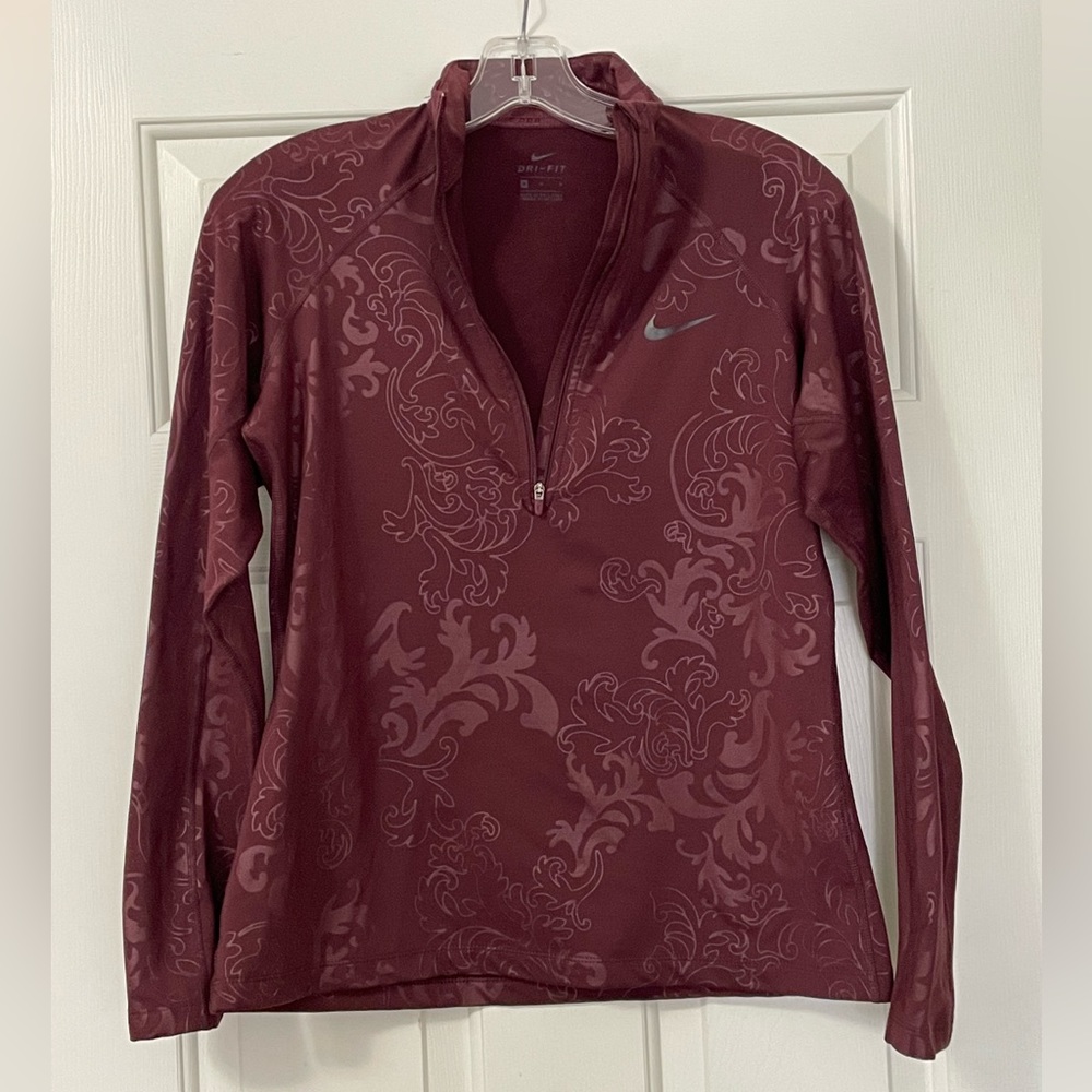 Size medium Nike pullover-great condition-beautiful color & pattern!